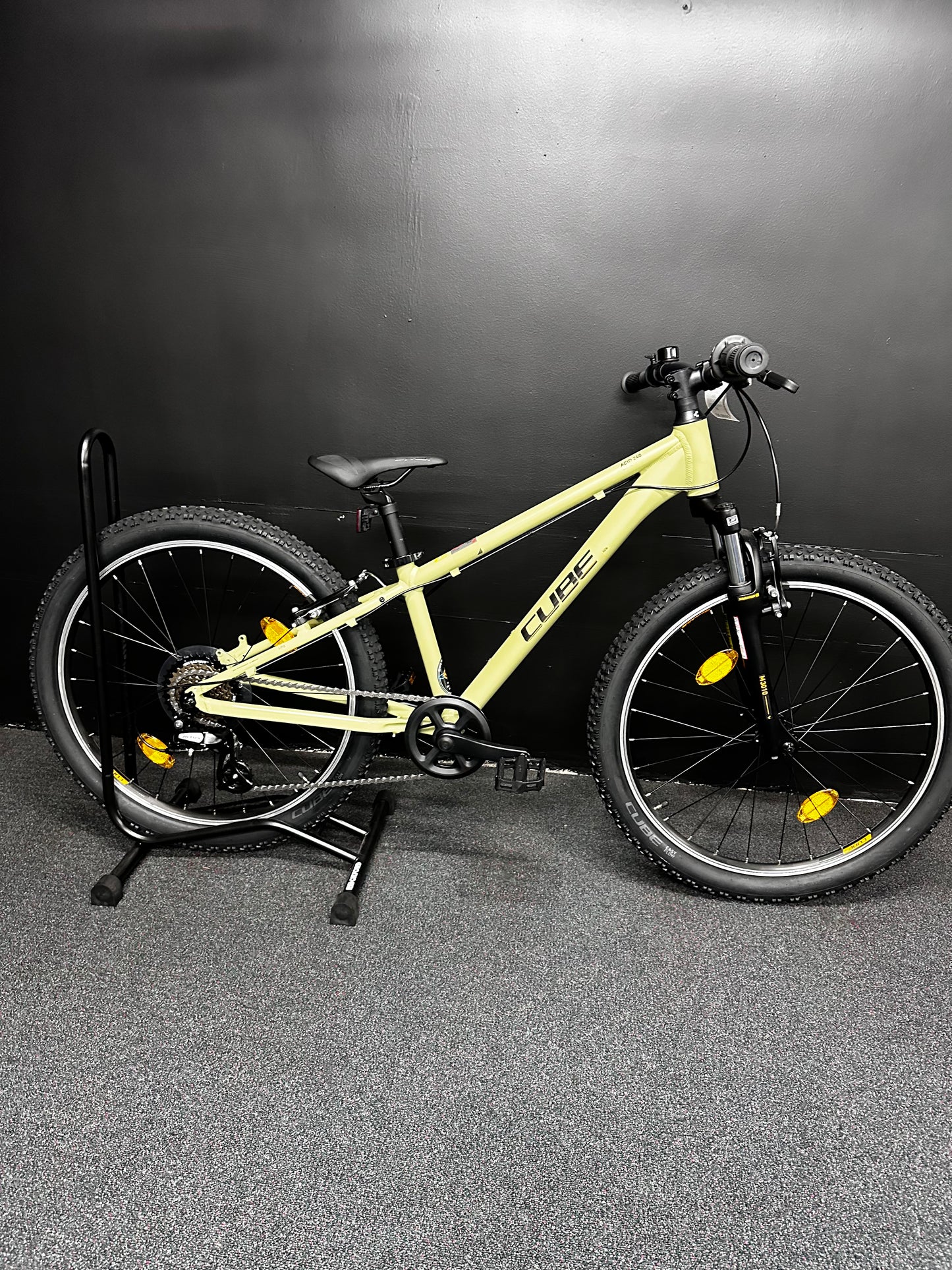 CUBE -ACID 240 LIGHTOLIVE 'N' ORANGE 2025