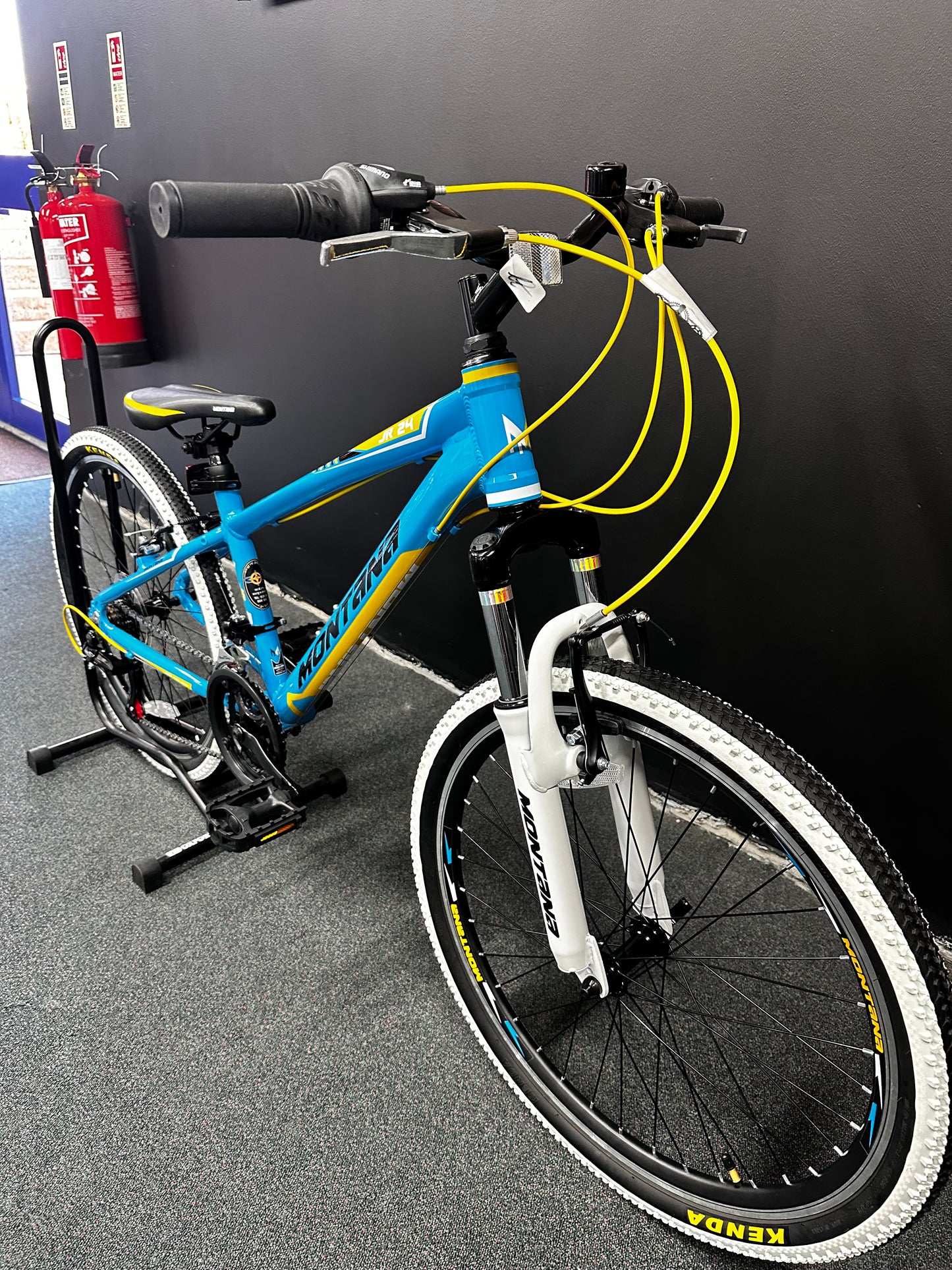 MONTANA - JUNIOR 24" BOYS BLUE/YELLOW