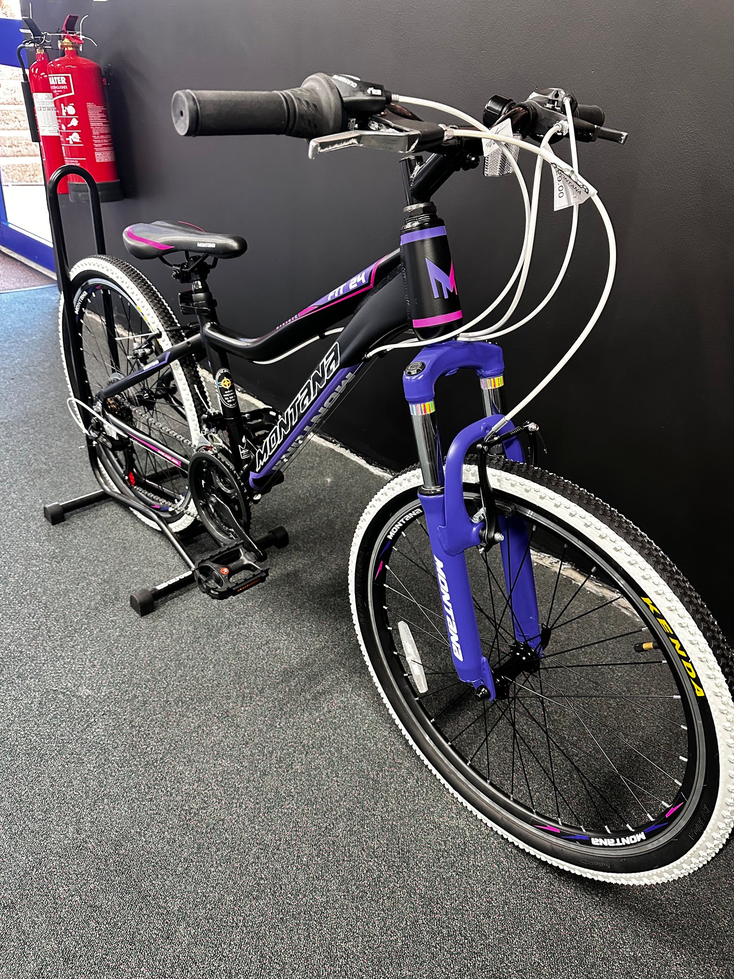 MONTANA - FITNESS 24" GIRLS BLACK/VIOLET/PINK