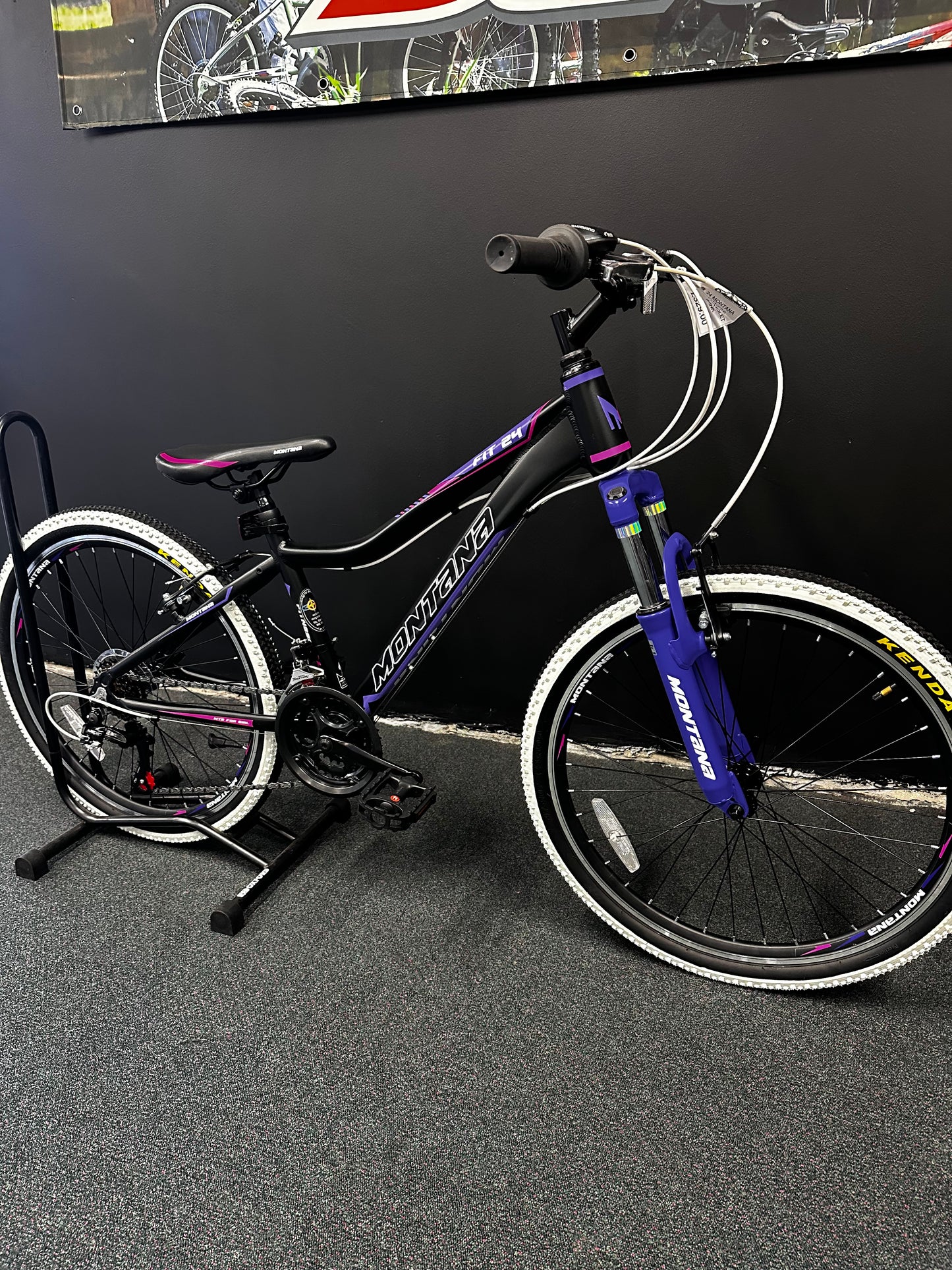 MONTANA - FITNESS 24" GIRLS BLACK/VIOLET/PINK