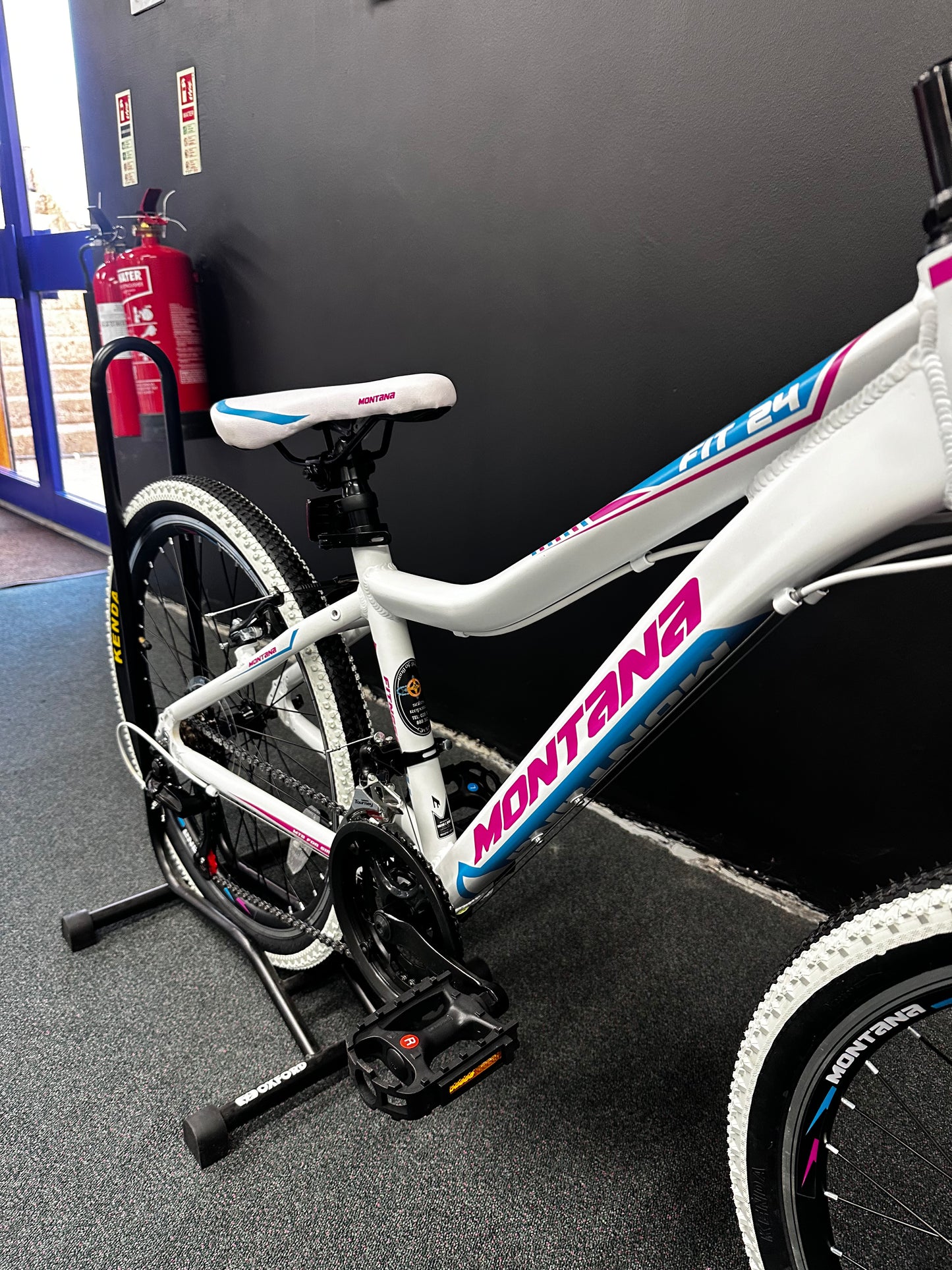 MONTANA - FITNESS 24" GIRLS WHITE/PINK/BLUE