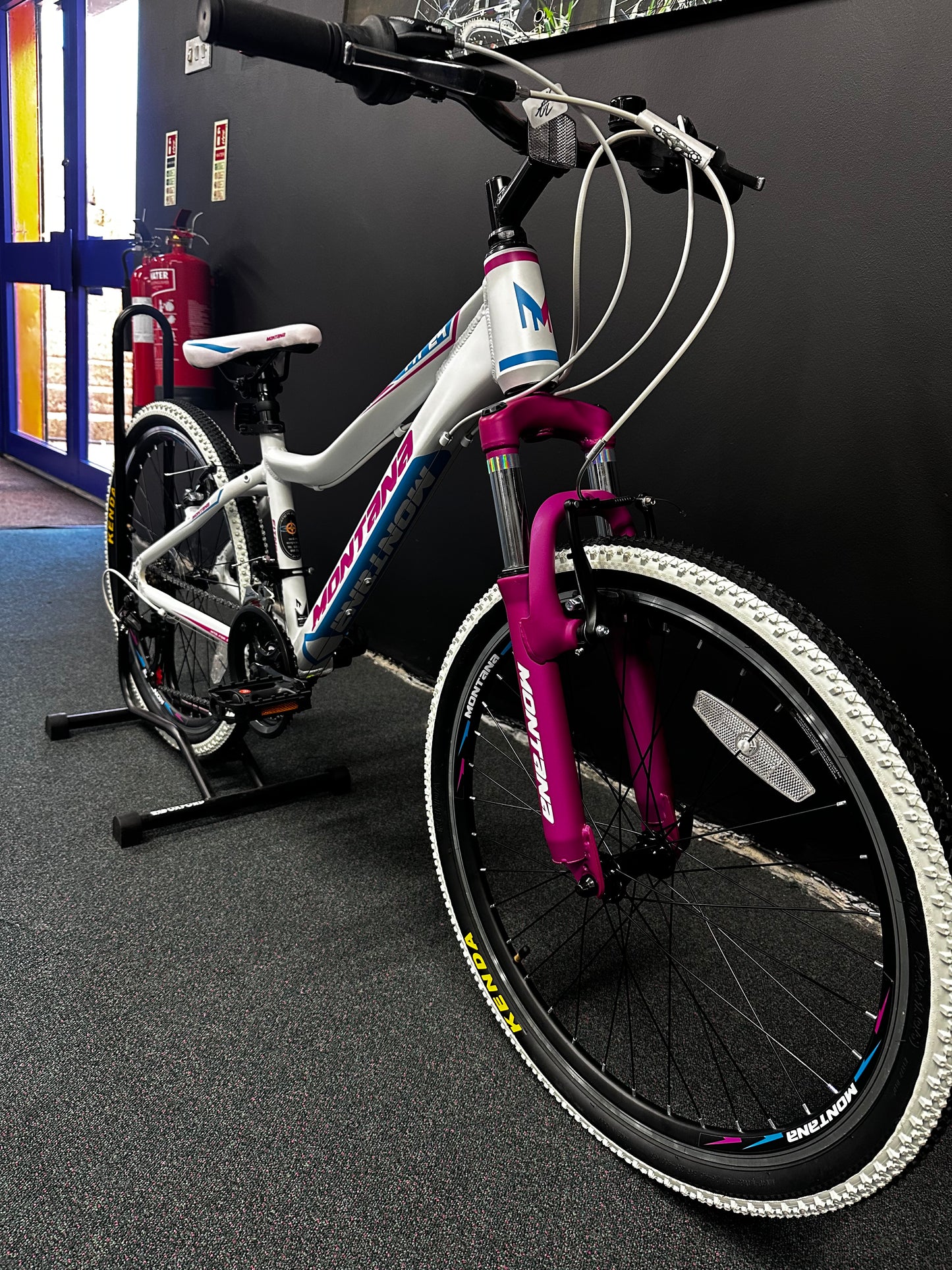MONTANA - FITNESS 24" GIRLS WHITE/PINK/BLUE
