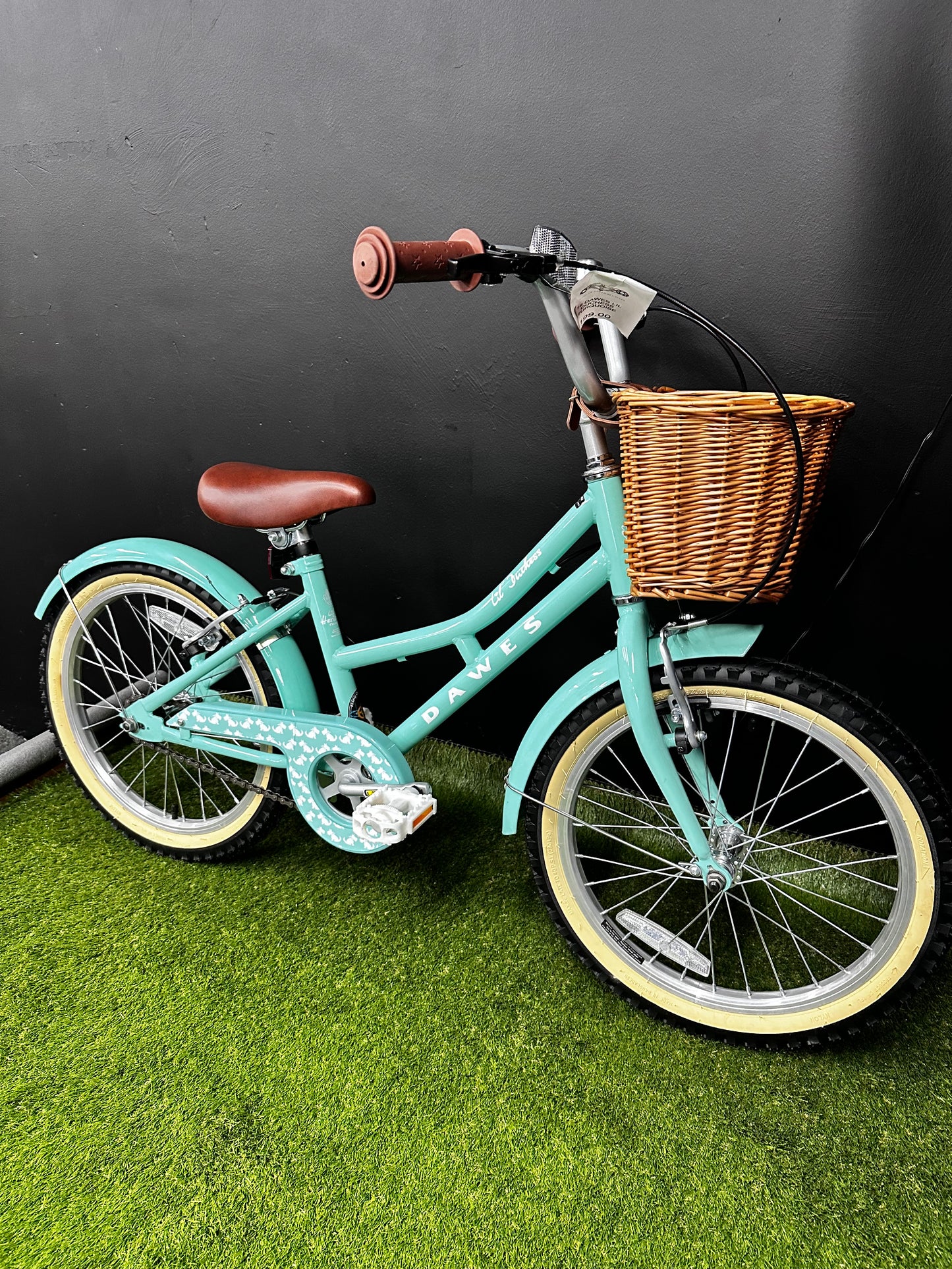 DAWES - LIL DUCHESS 18" GIRLS MINT