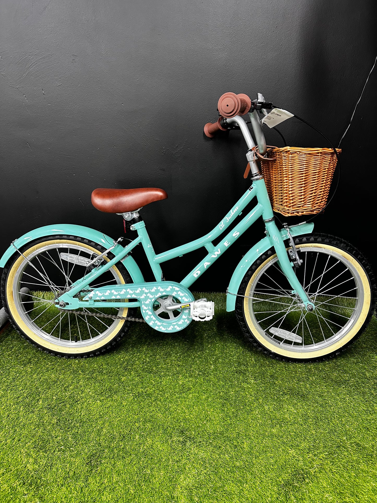 DAWES - LIL DUCHESS 18" GIRLS MINT