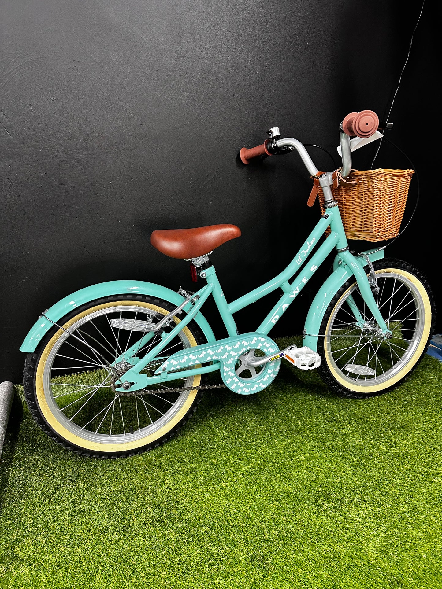DAWES - LIL DUCHESS 18" GIRLS MINT