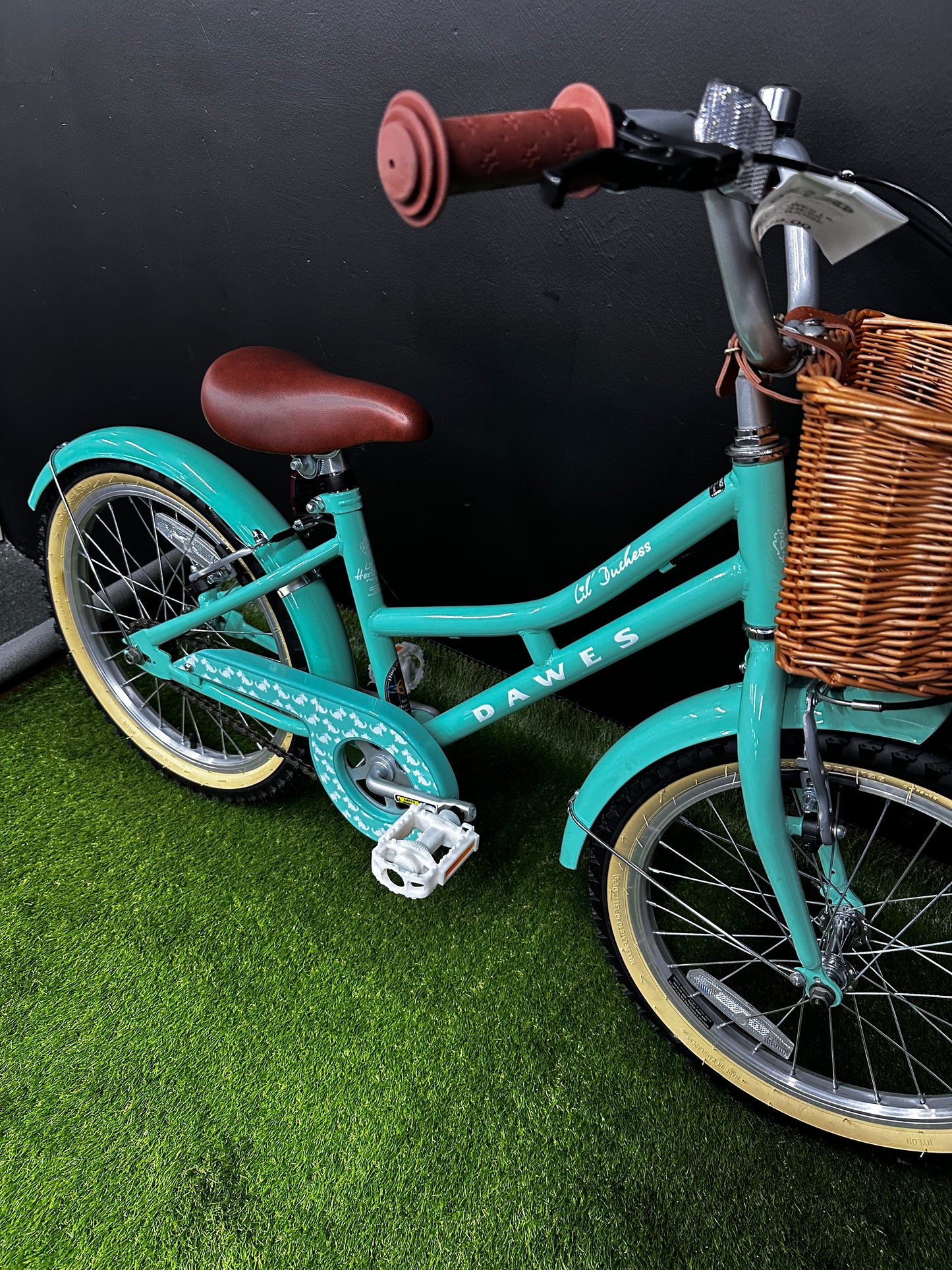 DAWES - LIL DUCHESS 18" GIRLS MINT