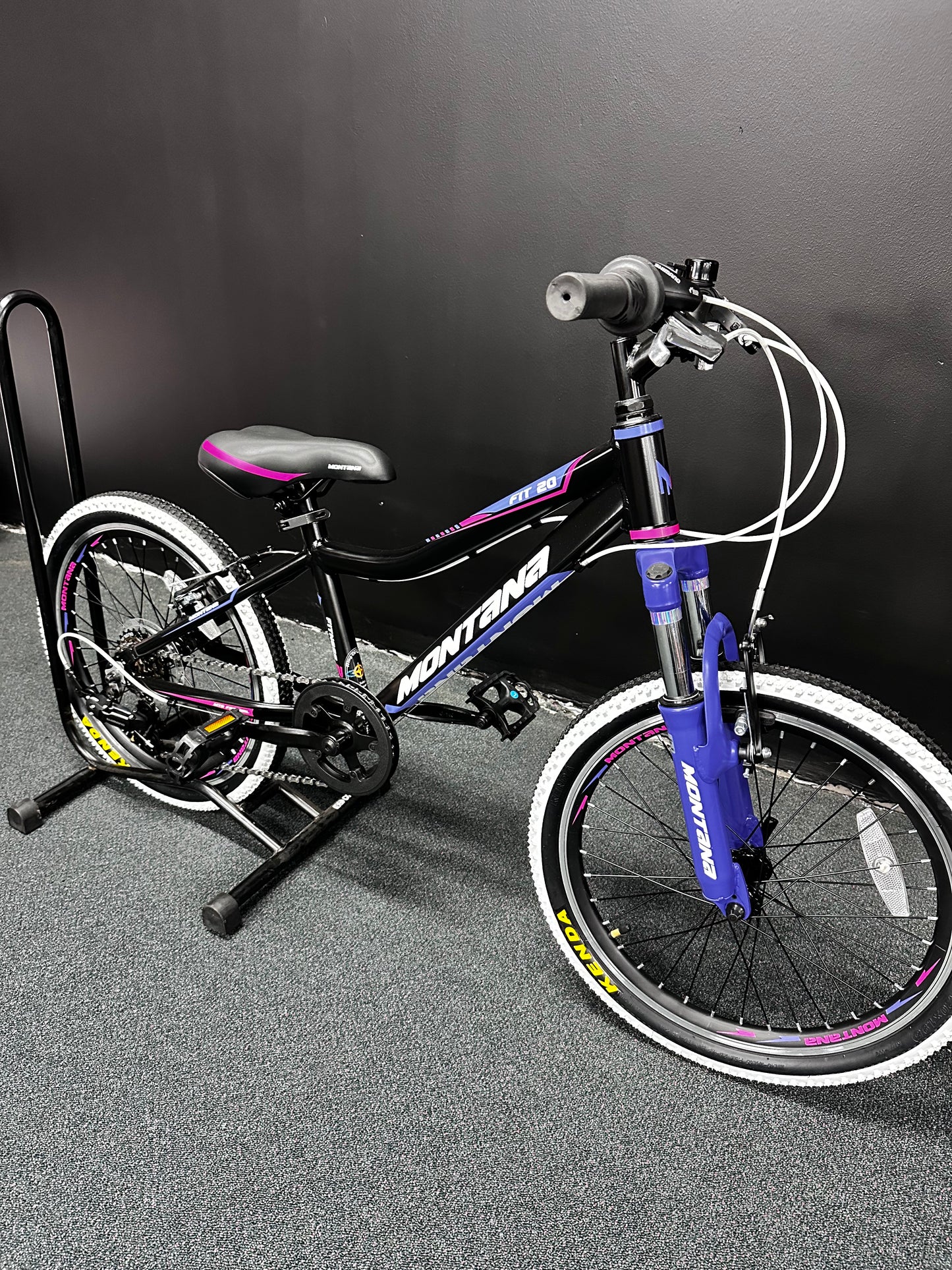 MONTANA - FITNESS 20" GIRLS BLACK/VIOLET/PINK