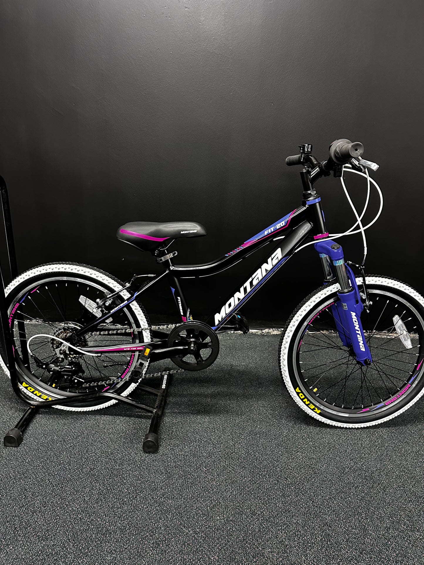 MONTANA - FITNESS 20" GIRLS BLACK/VIOLET/PINK