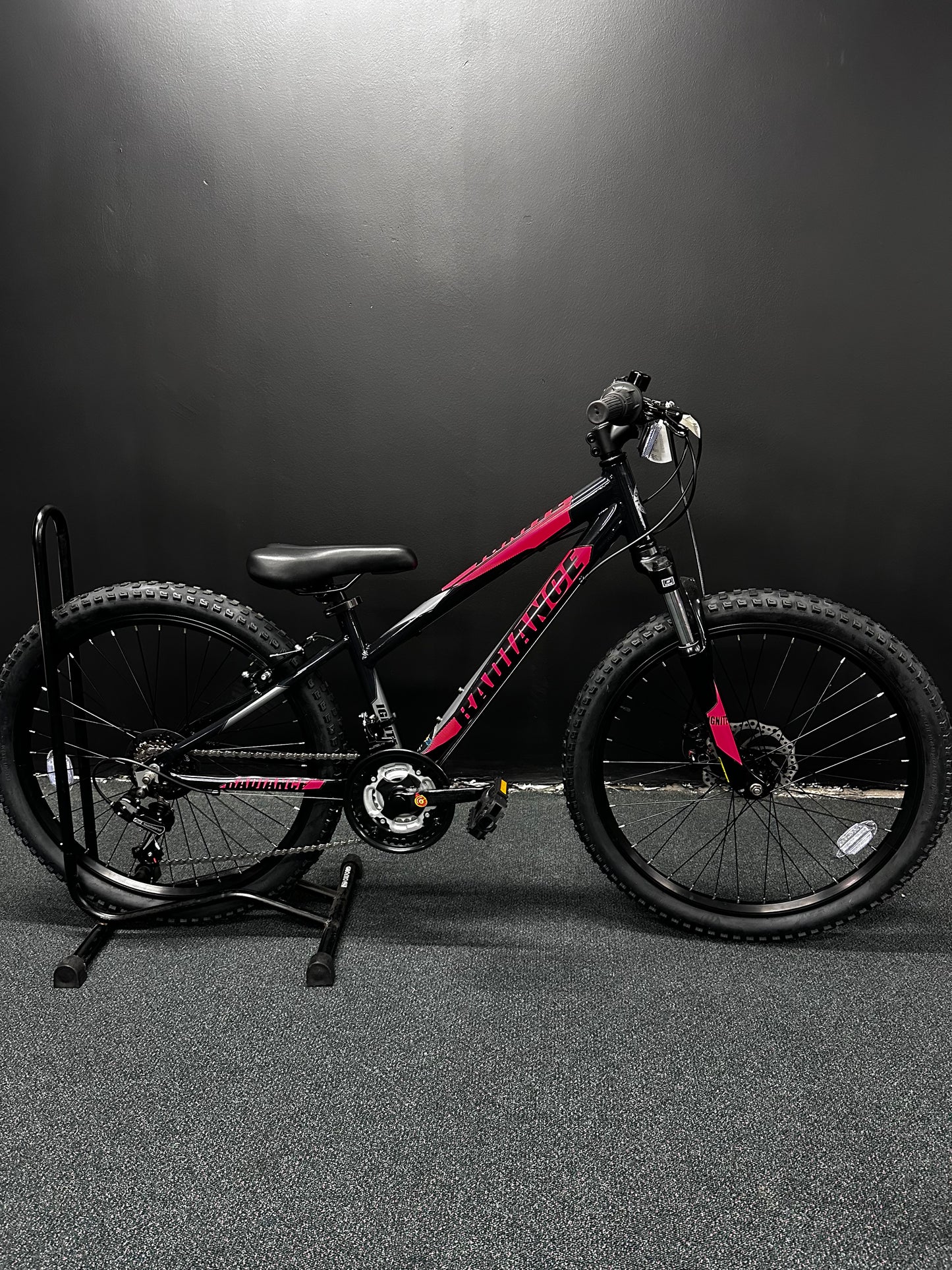 IGNITE - RADIANCE ALLOY 24" GIRLS BLACK/PINK