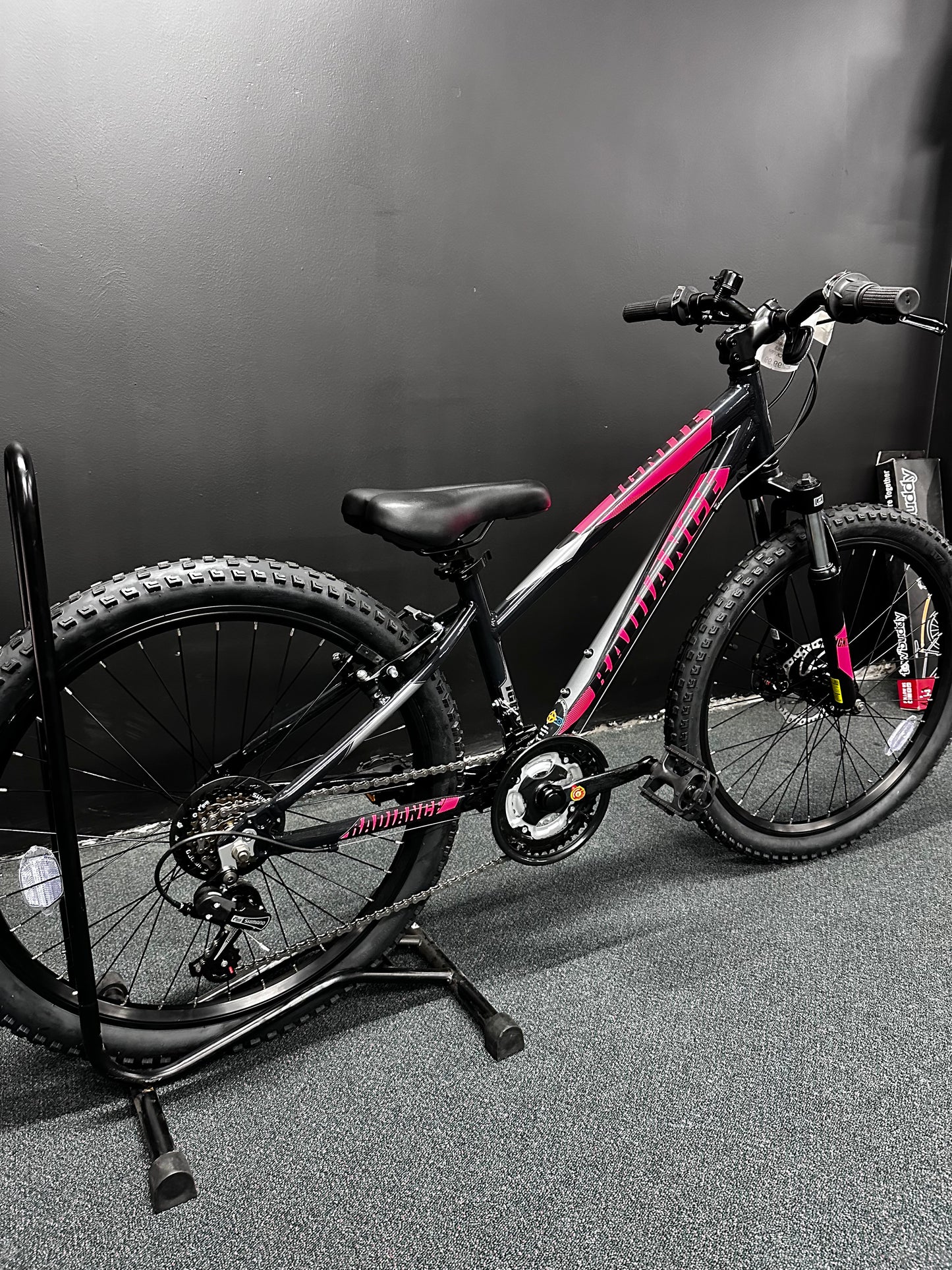 IGNITE - RADIANCE ALLOY 24" GIRLS BLACK/PINK