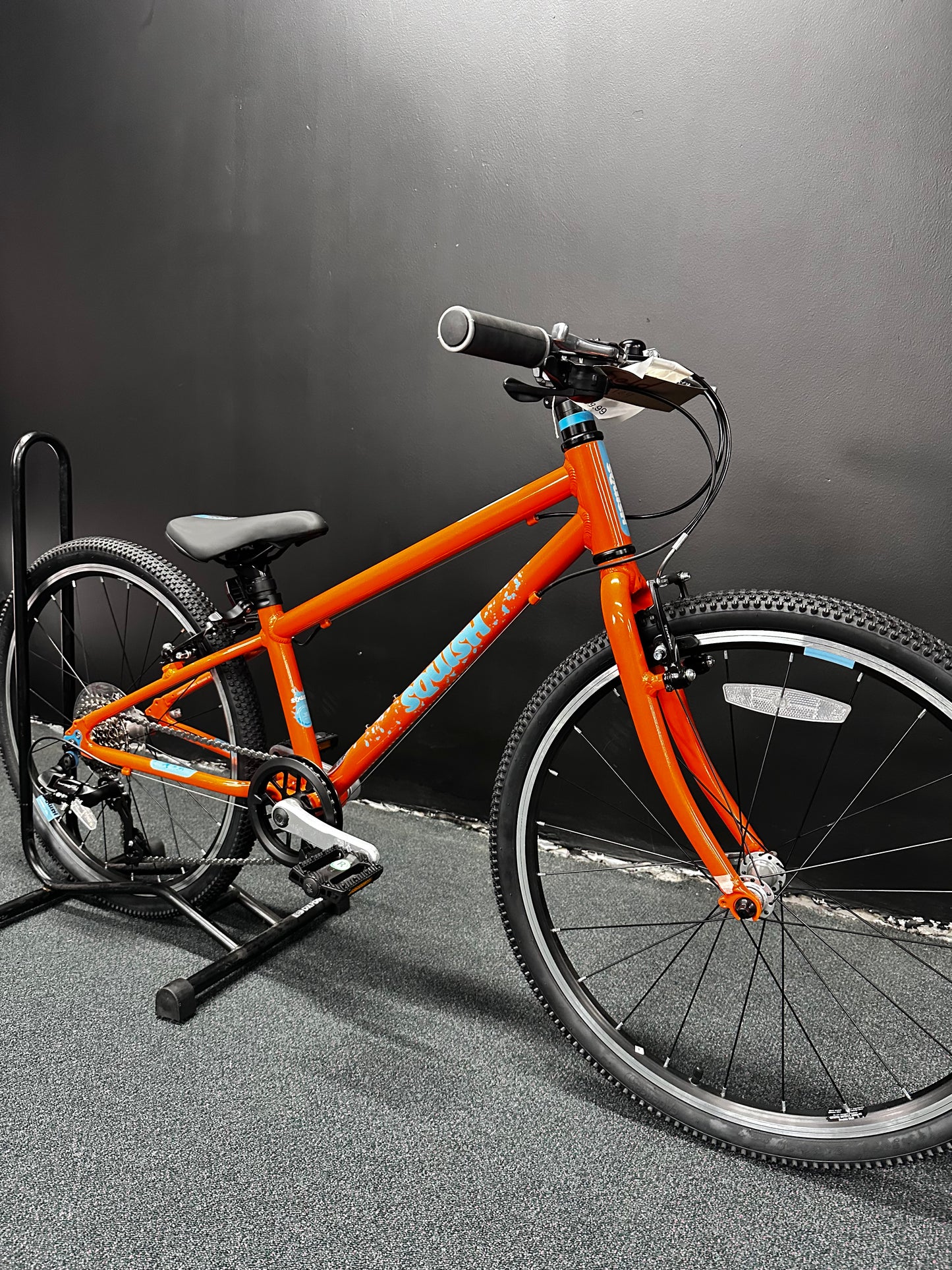 SQUISH - 24" ORANGE