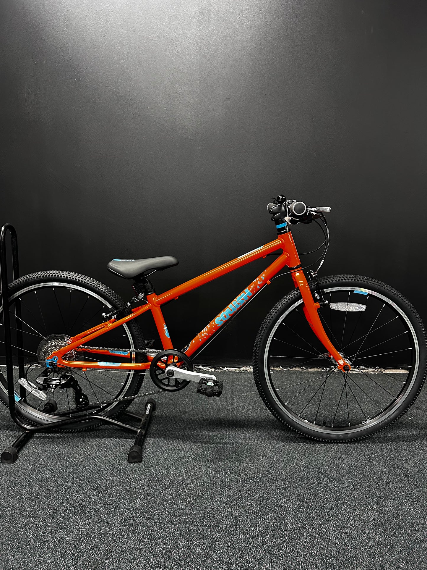 SQUISH - 24" ORANGE