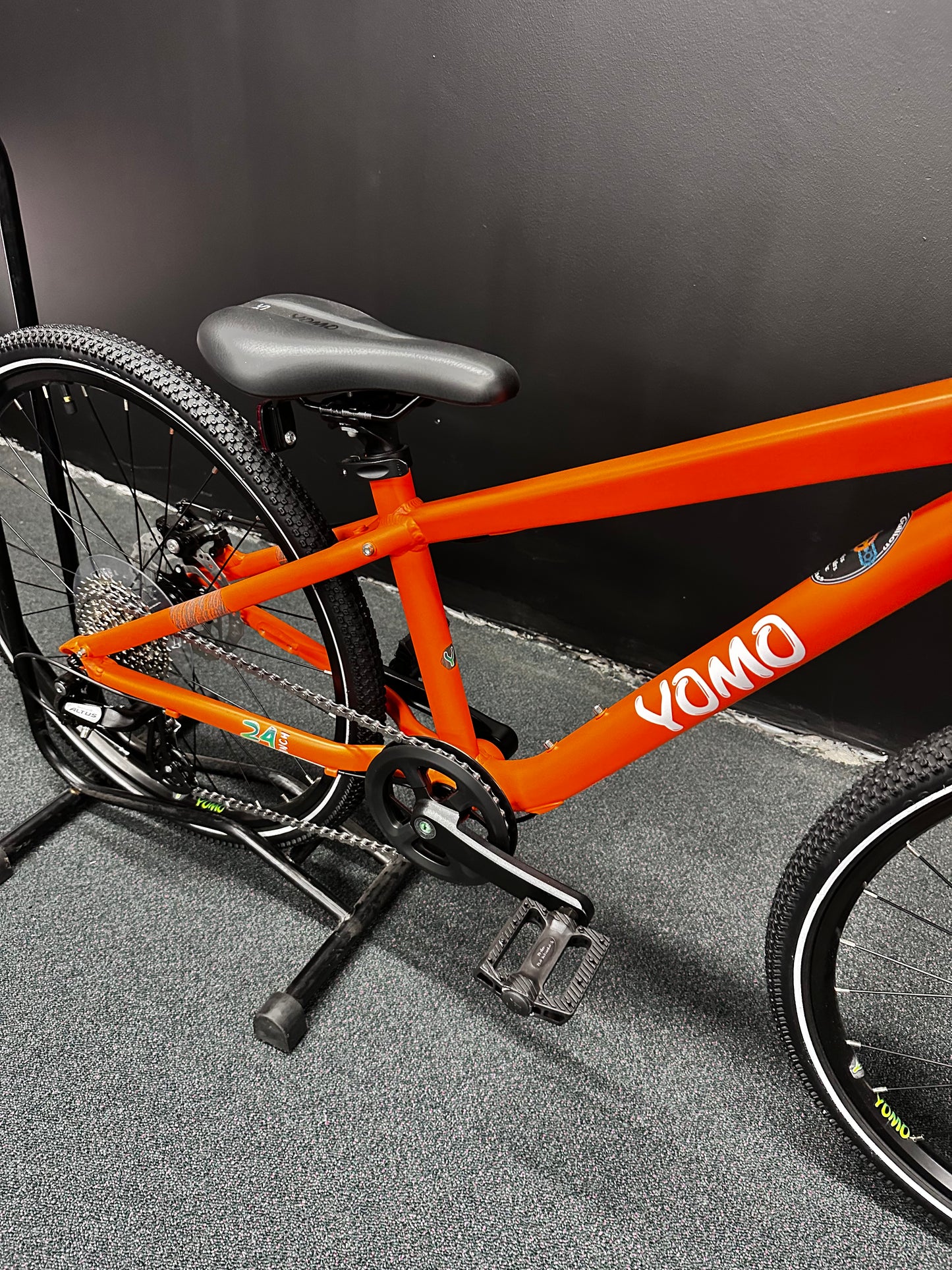 YOMO - 24" ORANGE