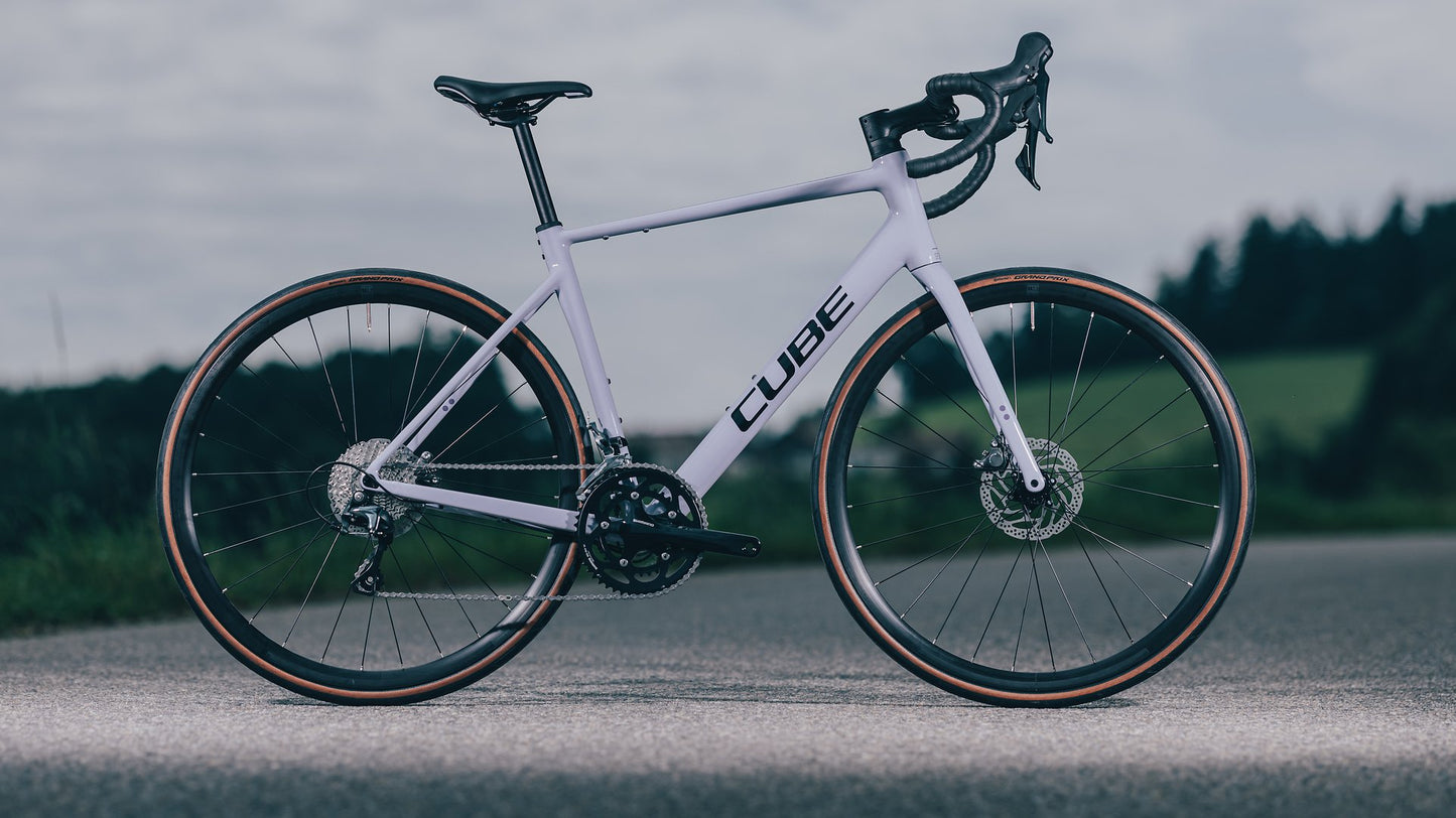 CUBE - ATTAIN RACE 28" CYCLAMEN 'N' BLACK 2026