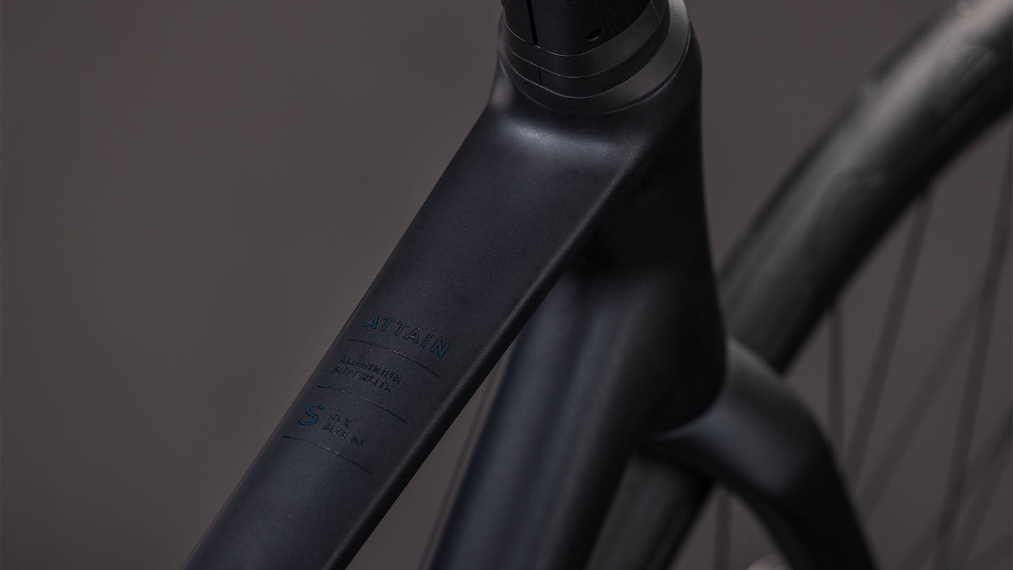 CUBE - ATTAIN SLX 28" COAL 'N' PRISM 2026