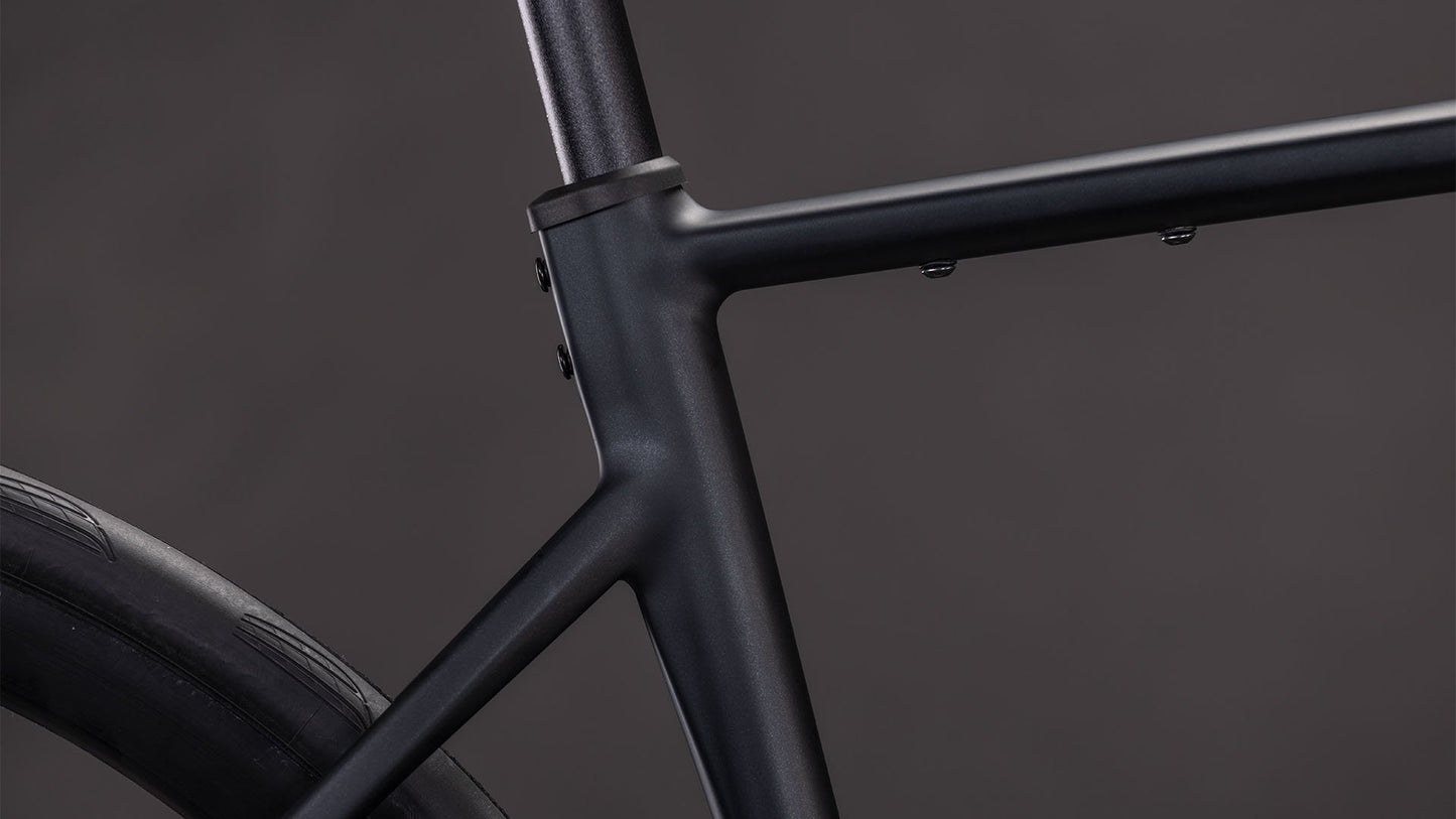 CUBE - ATTAIN SLX 28" COAL 'N' PRISM 2026