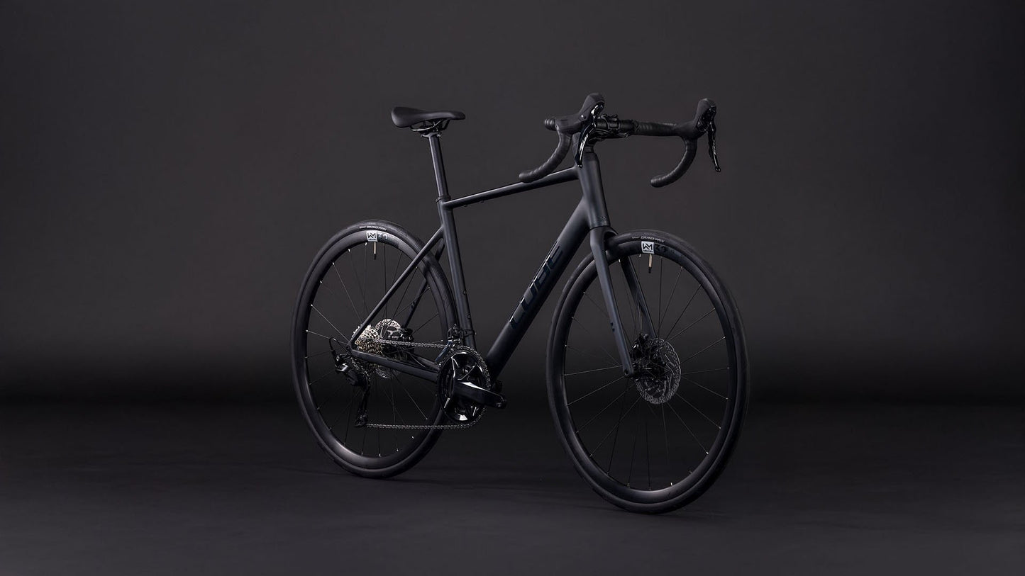 CUBE - ATTAIN SLX 28" COAL 'N' PRISM 2026