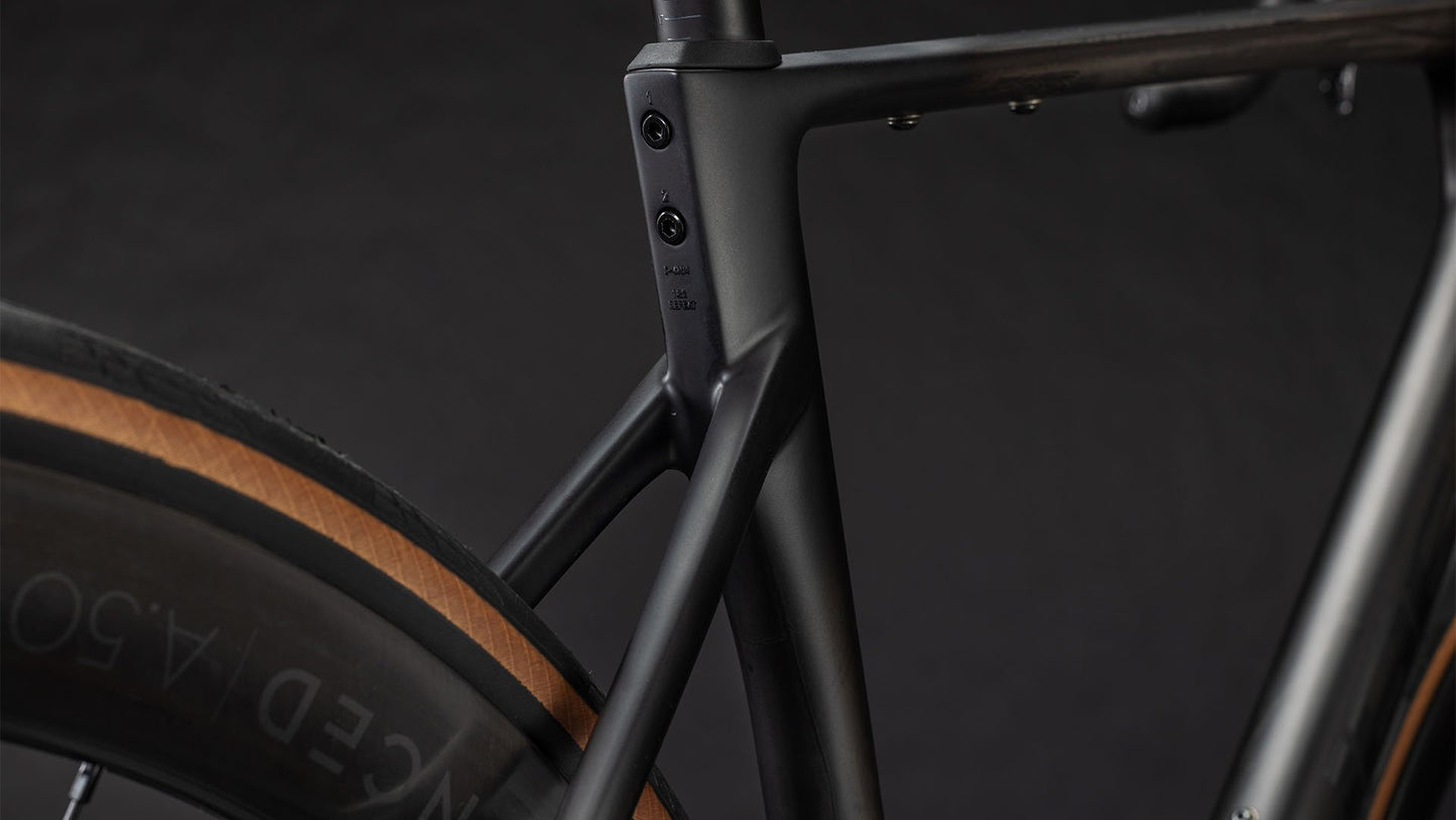 CUBE - ATTAIN C:62 SLT 28" CARBON 'N' COALCHROME 2026