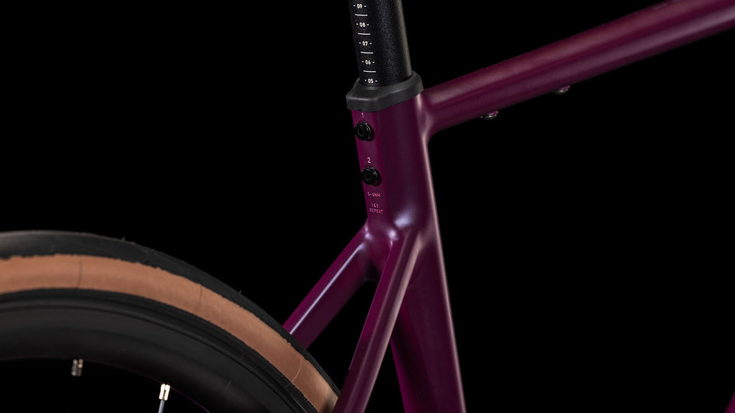 CUBE - ATTAIN PRO 28" HYPERPURPLE 'N' HELIO 2025
