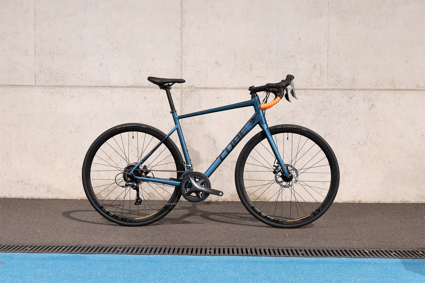 CUBE - ATTAIN 28" GENTS ATLANTICBLUE 'N' ORANGE