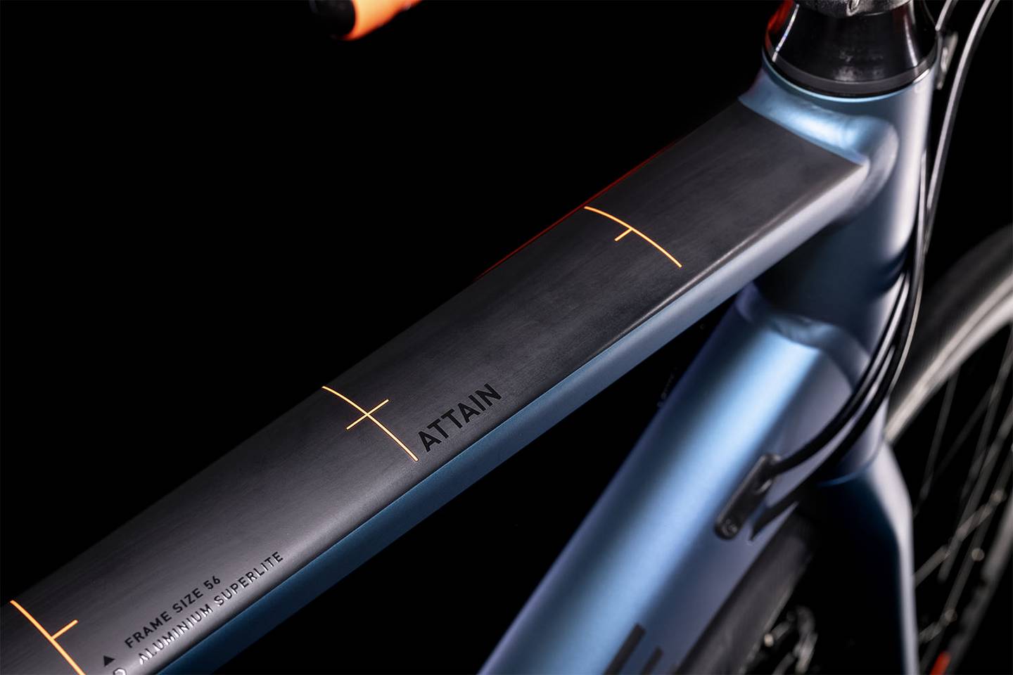 CUBE - ATTAIN 28" GENTS ATLANTICBLUE 'N' ORANGE