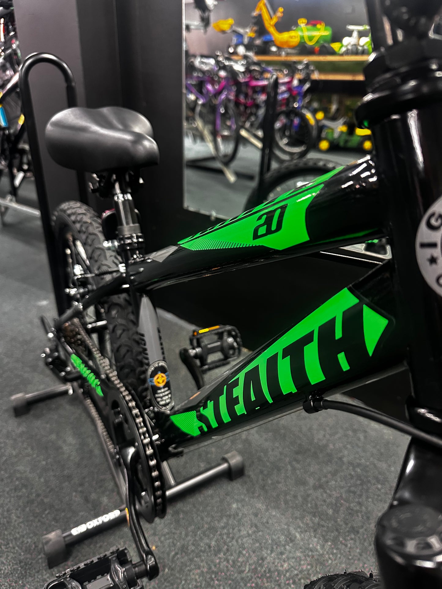 IGNITE - STEALTH 20" BOYS BLACK/GREEN