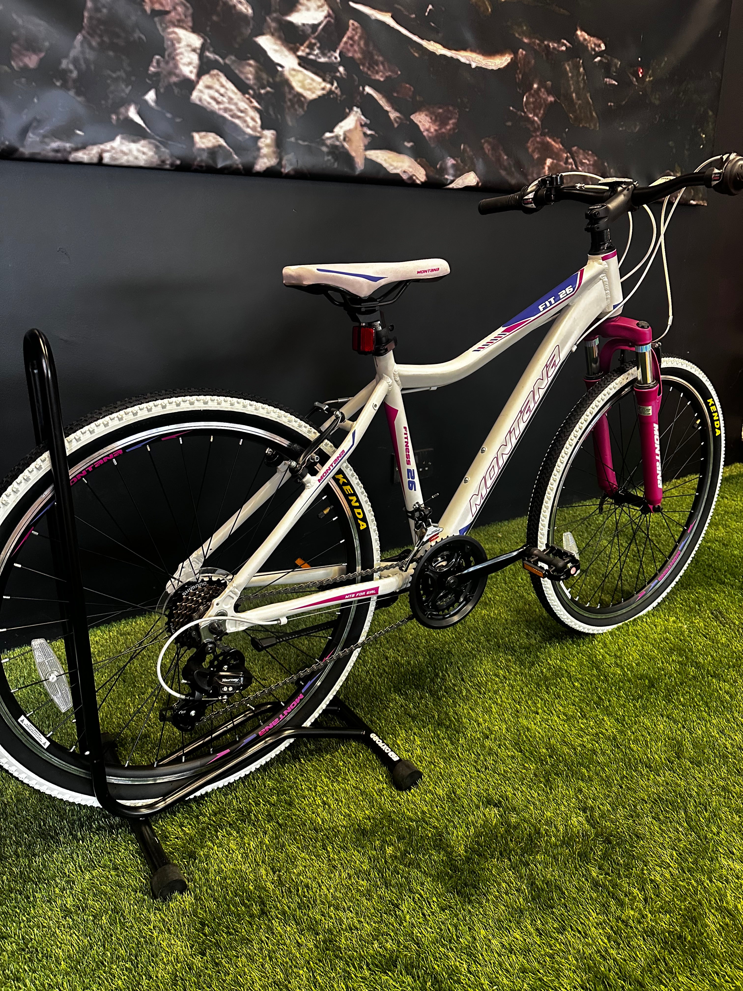 MONTANA FITNESS 26 LADIES WHITE PINK ringofgullioncycles