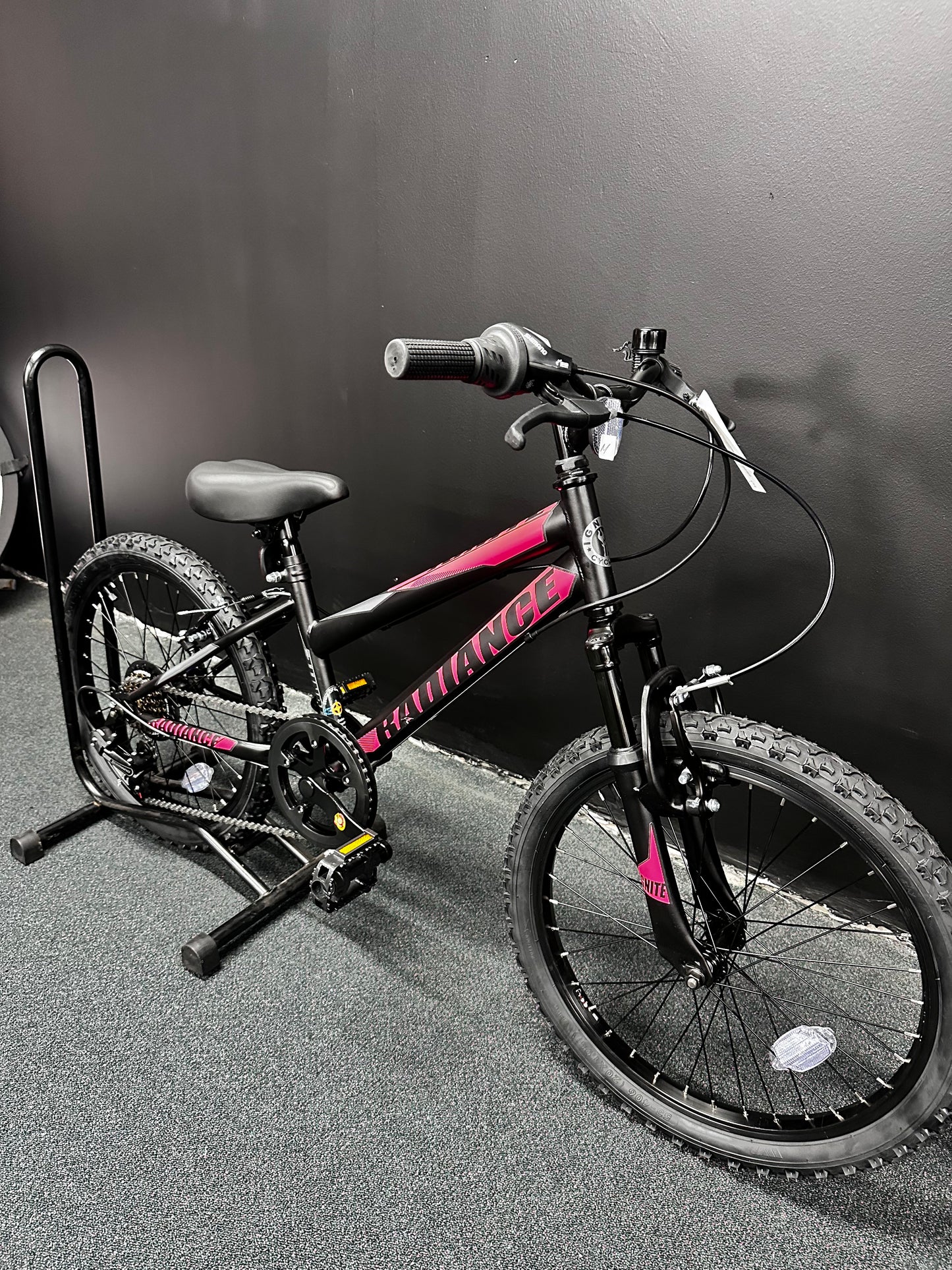 IGNITE - RADIENCE 20" GIRLS BLACK/PINK