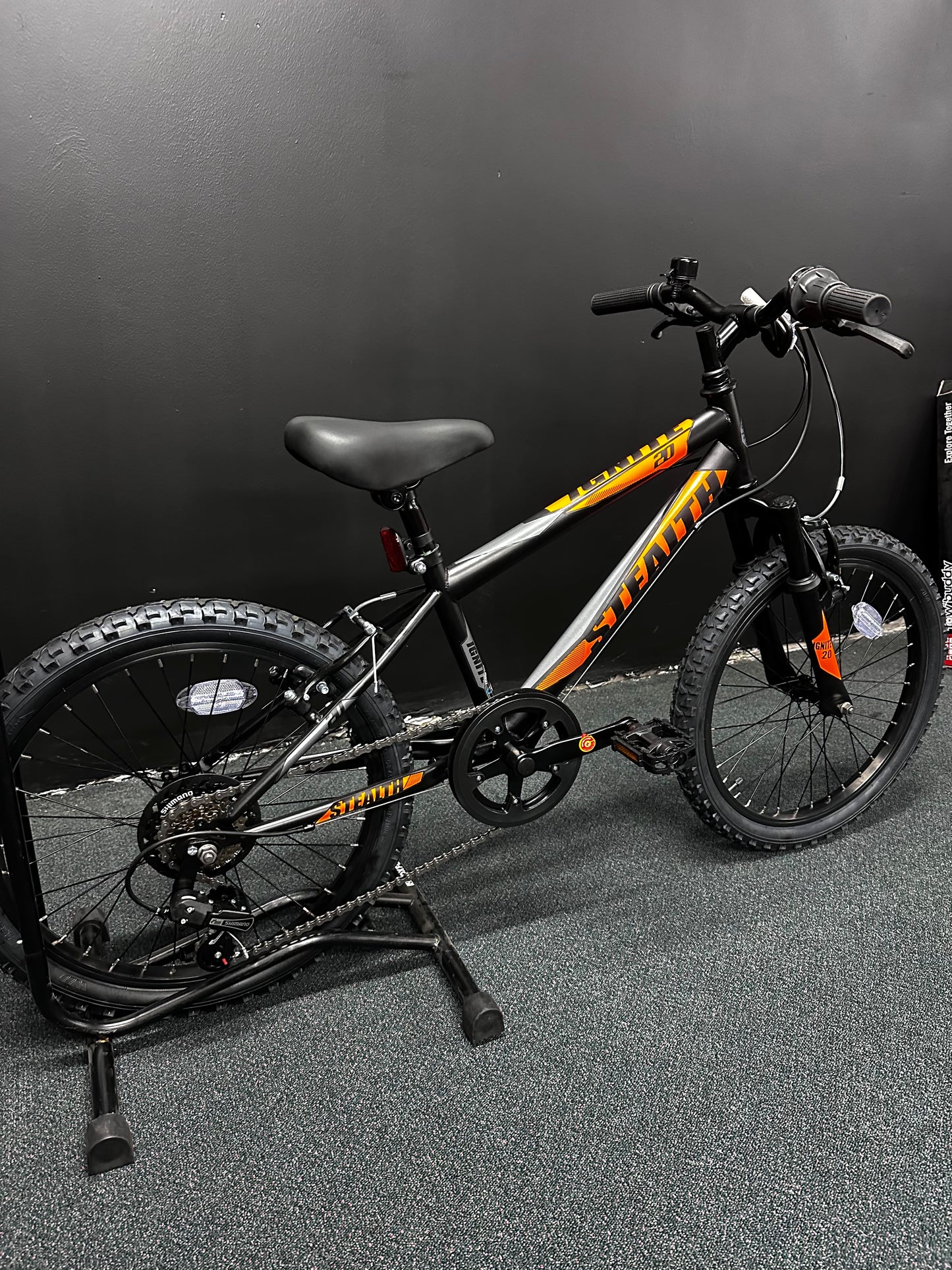 IGNITE - STEALTH 20" BOYS BLACK/ORANGE