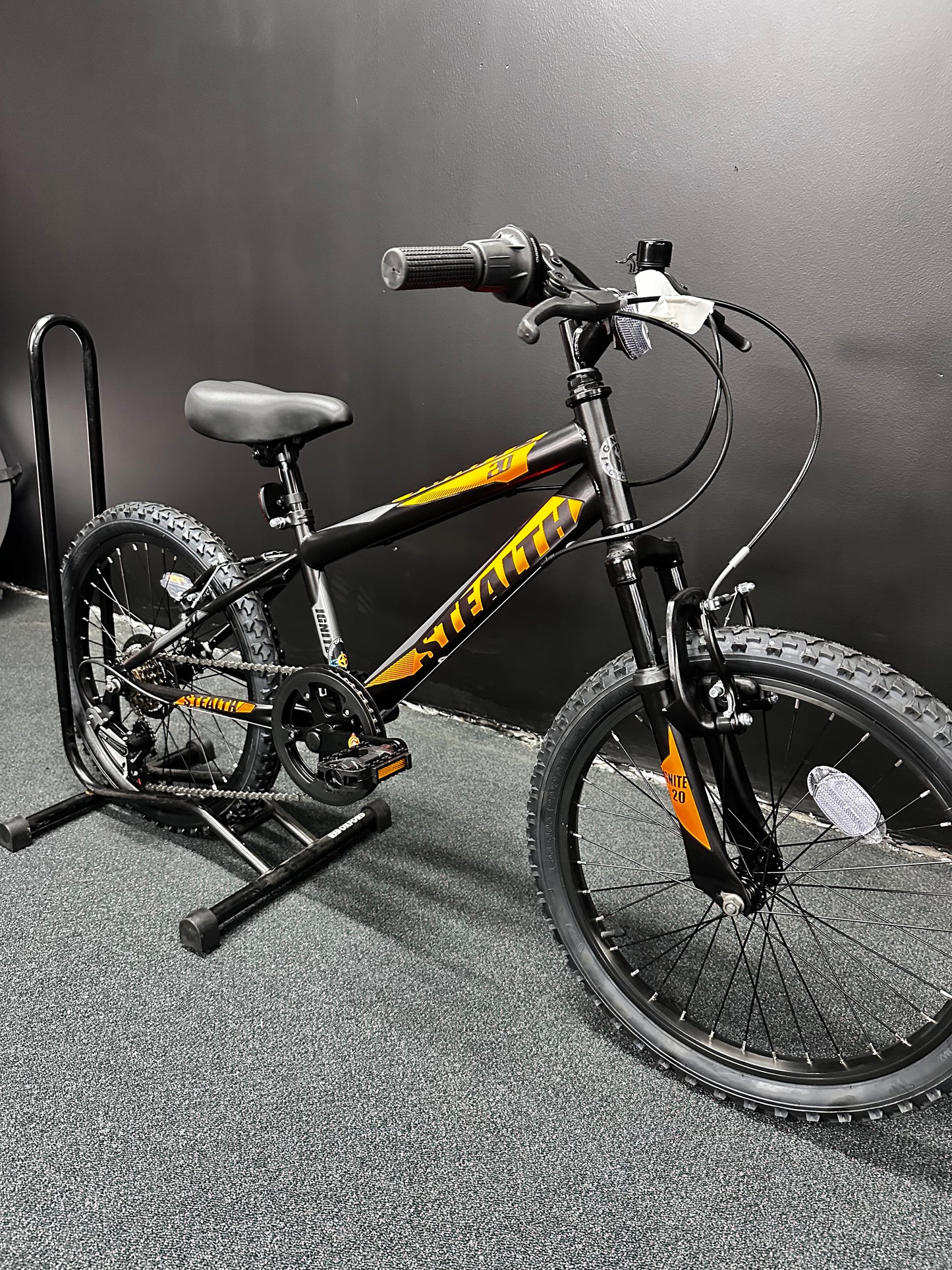 IGNITE - STEALTH 20" BOYS BLACK/ORANGE