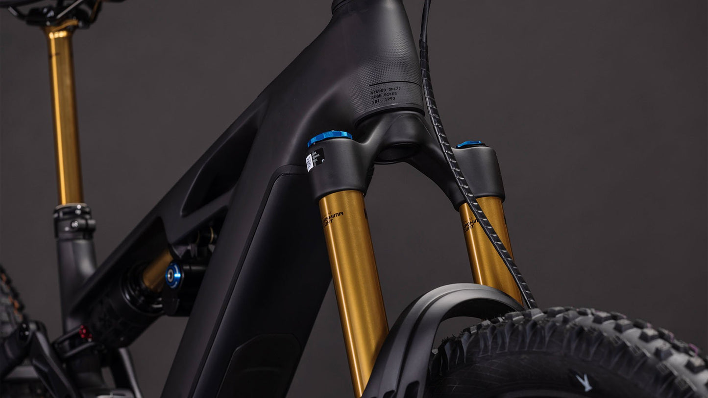 CUBE - STEREO ONE77 HPC AT 800 CARBON 'N' GOLD 2026