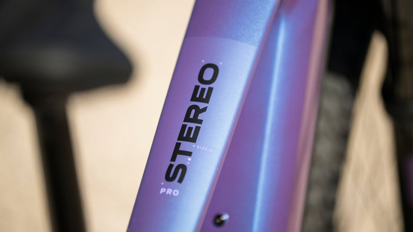 CUBE STEREO HYBRID ONE44 PRO 800 BLUEIRIS´N´PURPLE 2027
