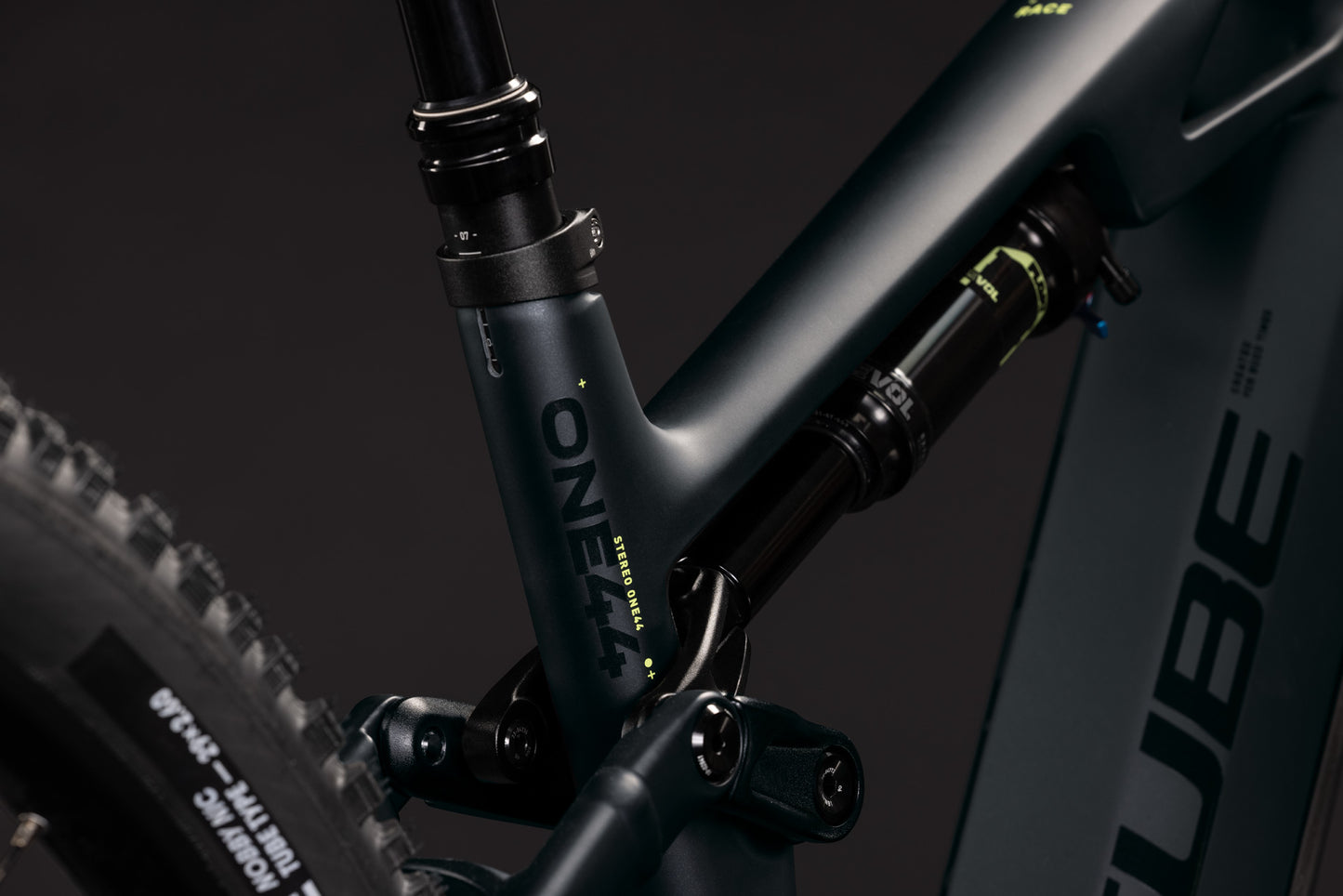 CUBE STEREO HYBRID ONE44 HPC RACE 800 COAL´N´GREEN 2027
