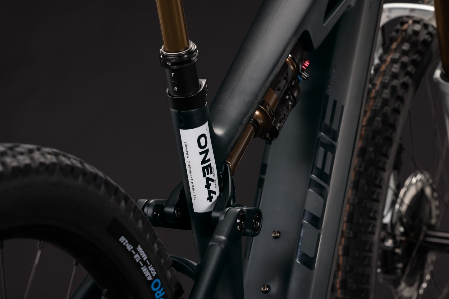 CUBE STEREO HYBRID ONE44 HPC AT 800 CARBON´N´WHITE 2027