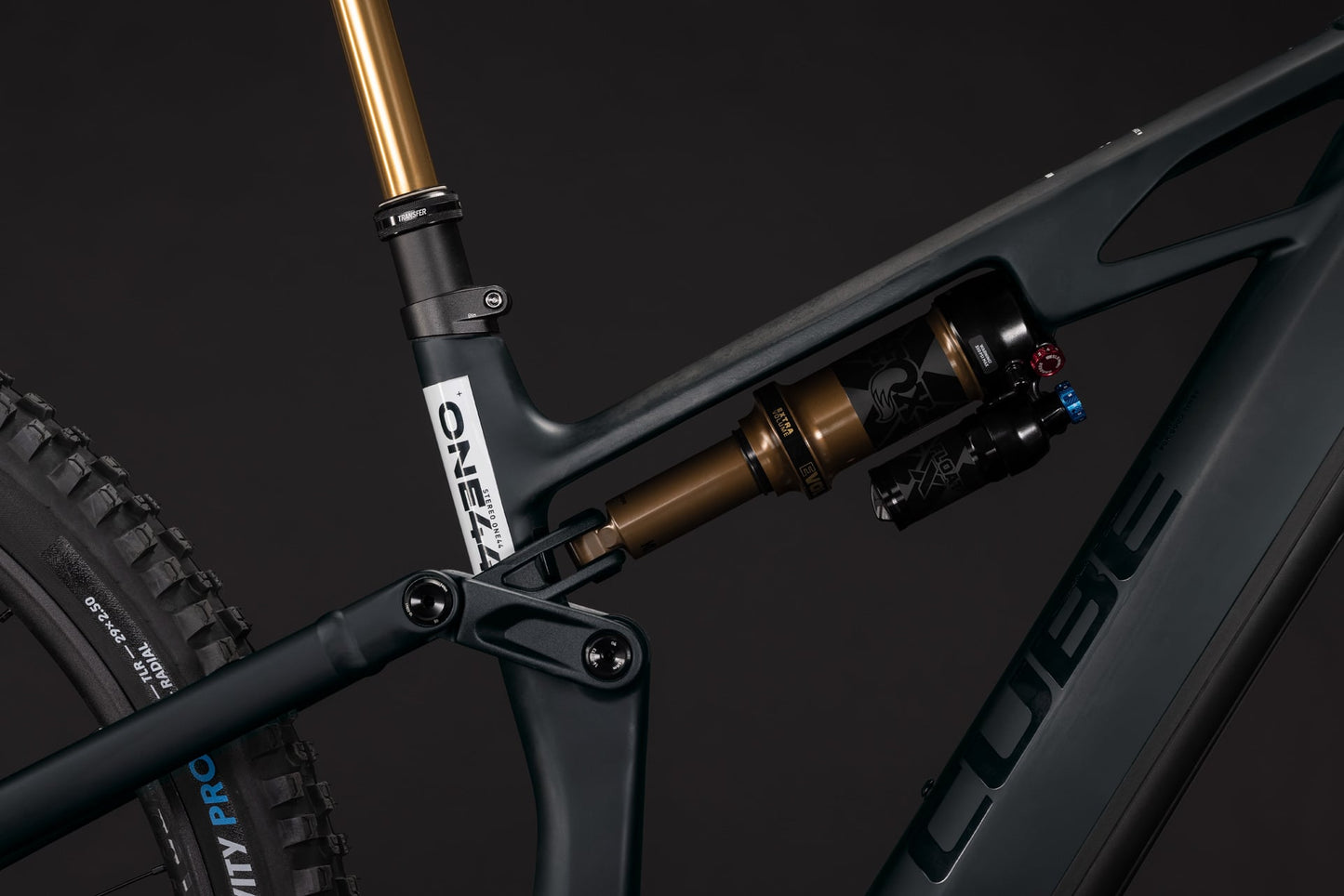 CUBE STEREO HYBRID ONE44 HPC AT 800 CARBON´N´WHITE 2027