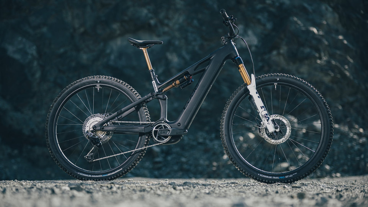 CUBE STEREO HYBRID ONE44 HPC AT 800 CARBON´N´WHITE 2027