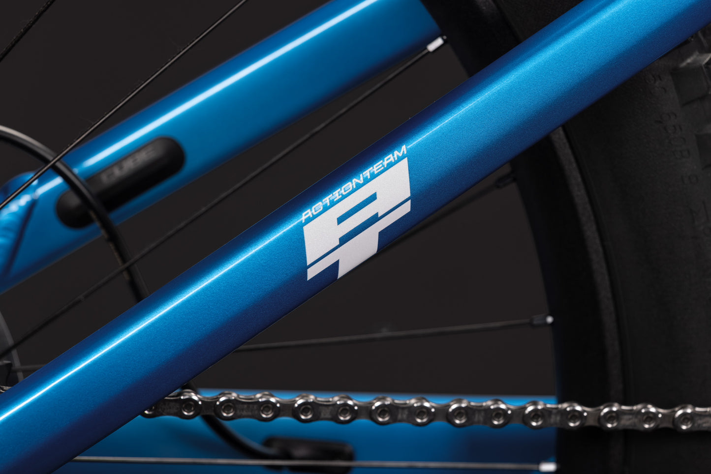 CUBE STEREO HYBRID ONE77 HPC AT 800 ACTIONTEAM 2027
