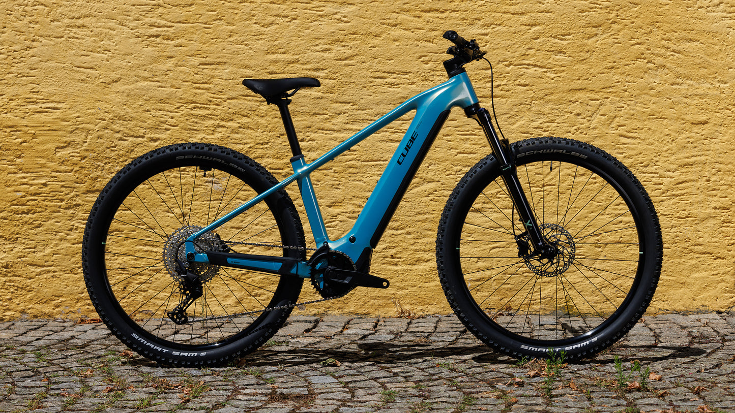 CUBE REACTION HYBRID PERFORMANCE 720 CLASSIC – MALDIVIAN 'N' BLACK 2027