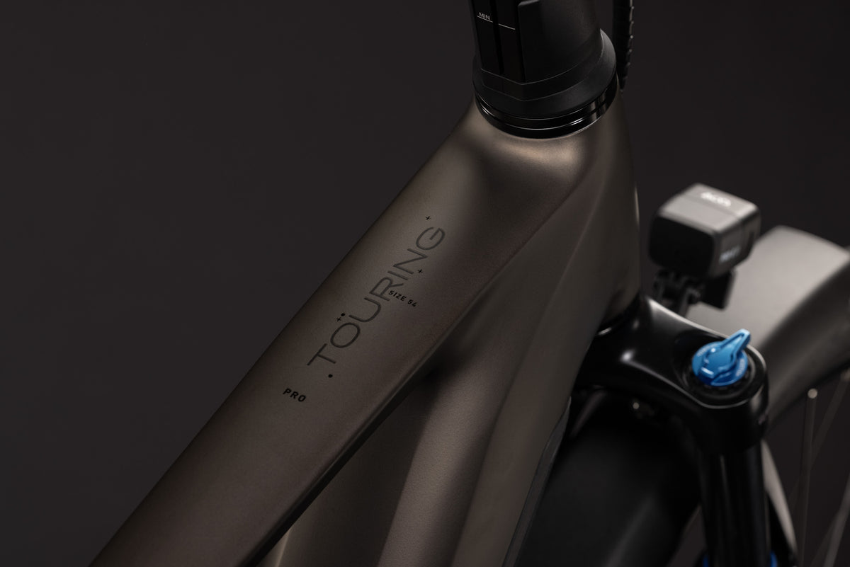 CUBE TOURING HYBRID PRO 800 METALLICUMBRA'N'BLACK 2027