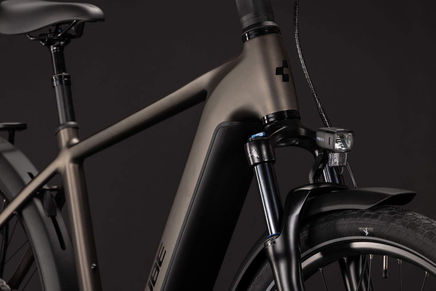 CUBE TOURING HYBRID PRO 800 METALLICUMBRA'N'BLACK 2027