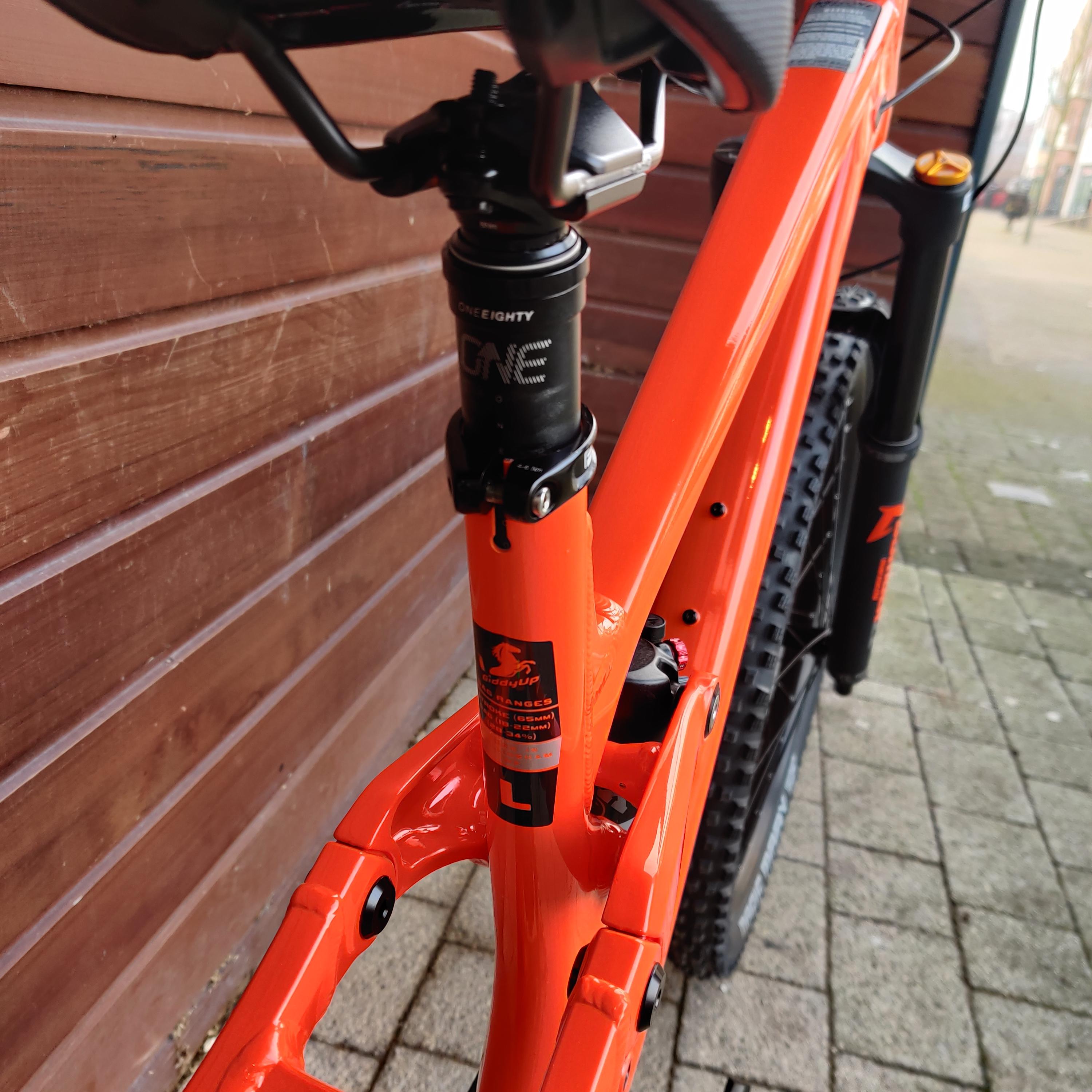GEVENALLE – BICYCLE STUDIO MOVEMENT